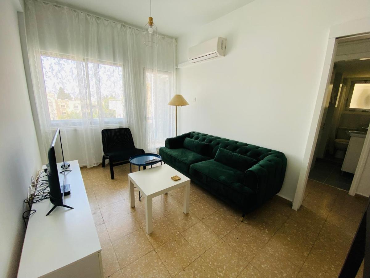 Simple One Bedroom Flat In Engomi エクステリア 写真